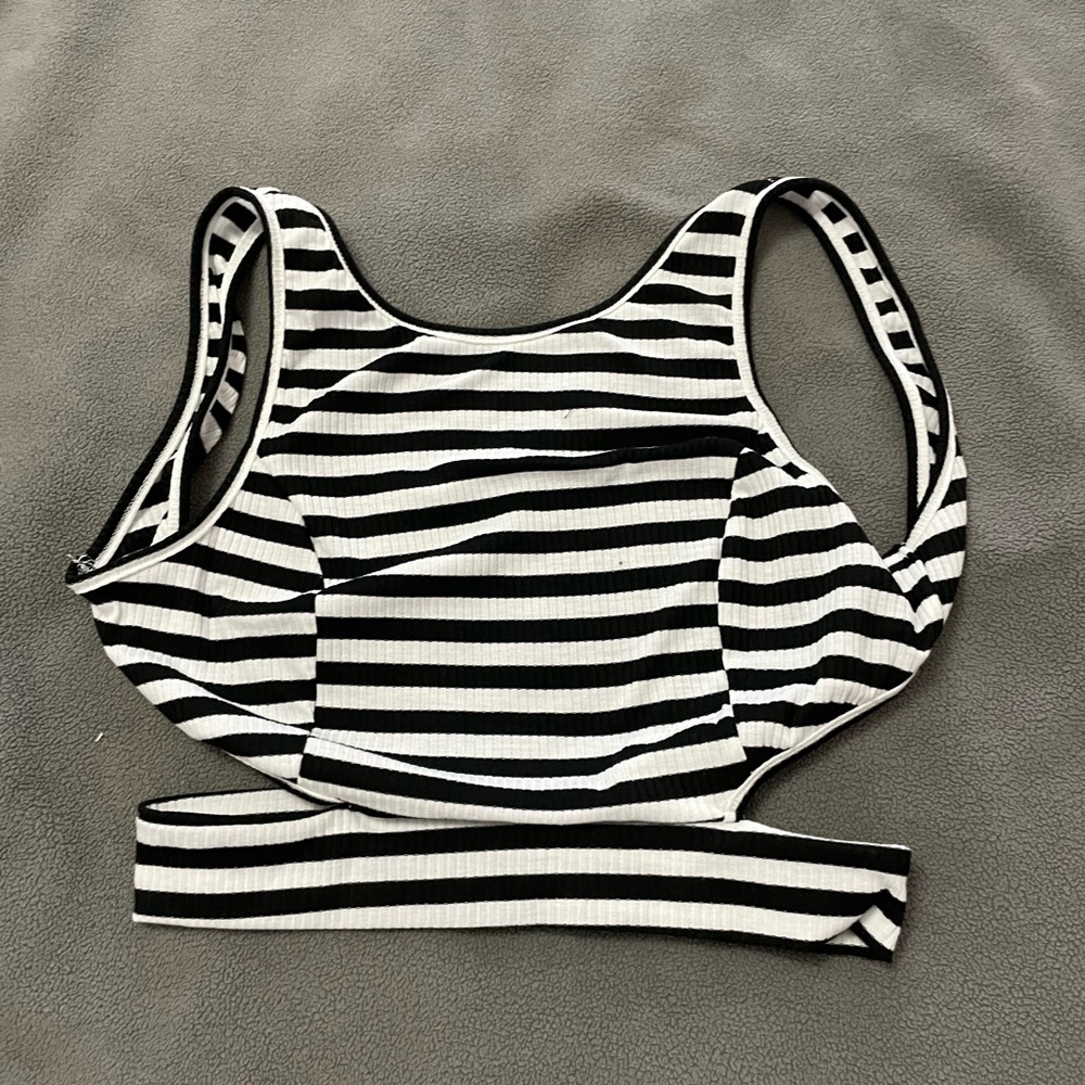 backless crop tank top